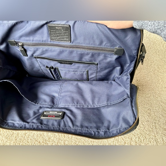 EUC TUMI Harrison Portfolio Business Brief Bag Black Leather 63016D MSRP $899 - Picture 4 of 13